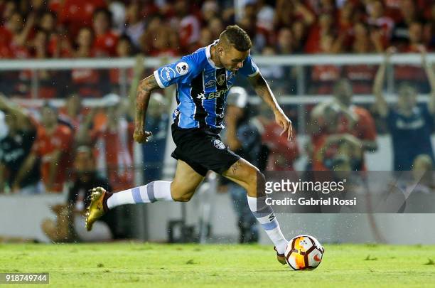Luan of Gremio drives the ball during the first leg match between Independiente and Gremio as part of CONMBEOL Recopa Sudamericana 2018 at Estadio...