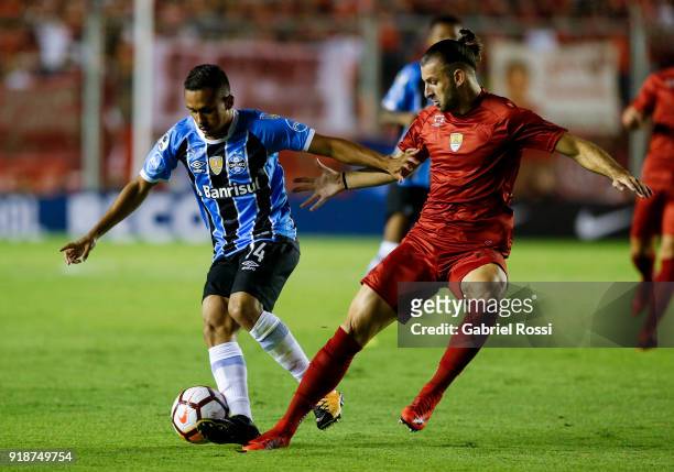 Vinicius Lima of Gremio fights for the ball with Gaston Silva of Independiente during the first leg match between Independiente and Gremio as part of...