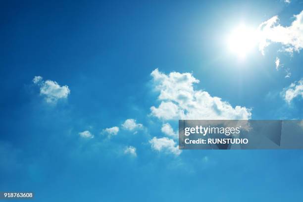 blue sky and sun - summer sky fotografías e imágenes de stock