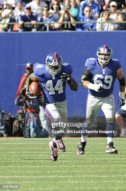 Ahmad Bradshaw of the New York Giants carries the ball during a NFL game against the Oakland Raiders on October 11, 2009 at Giants Stadium in East...