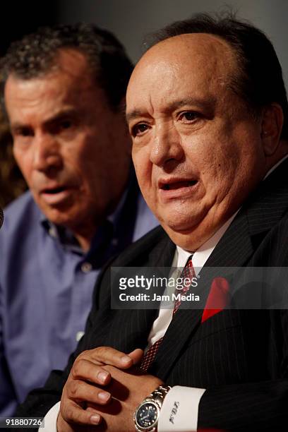 Actors Alfonso Zayas and Luis de Alba during a press conference of the play 'Un Romeo muy...Julieta' at Blanquita Theater on October 13, 2009 in...
