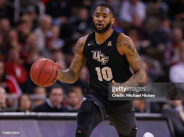 Dayon Griffin of the UCF Knights dribbles the ball up court against the Cincinnati Bearcats at BB&T Arena on February 6, 2018 in Highland Heights,...