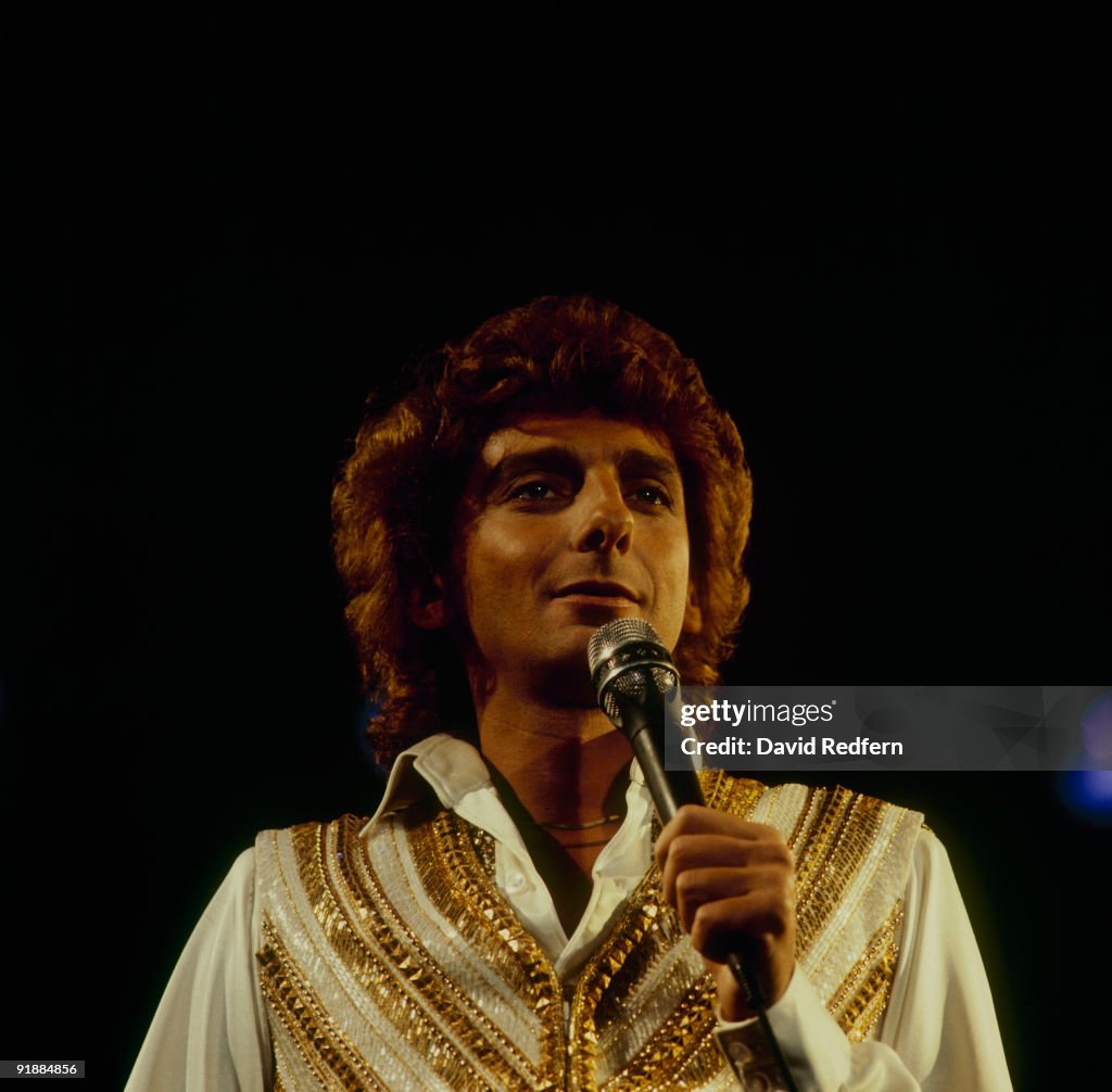 Barry Manilow Performs In London