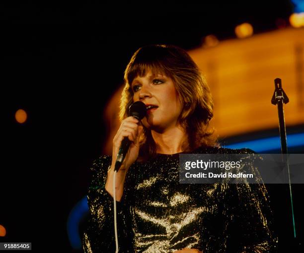 Patty Loveless performs on stage at the Country Music Festival held at Wembley Arena, London in April 1987.