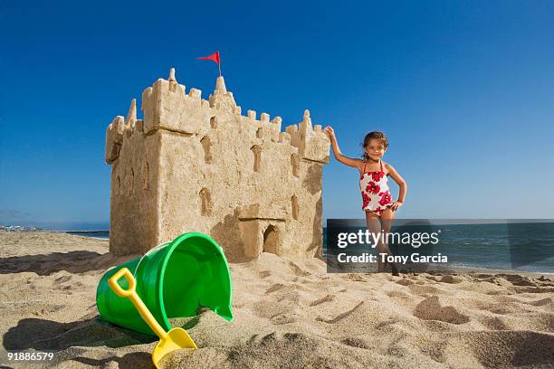 kids beach - enfants plage photos et images de collection