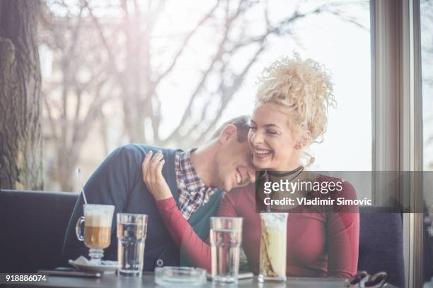 paar im café - couple tongue kissing stock-fotos und bilder