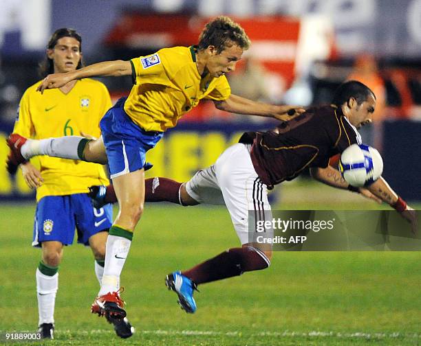 Lucas Rincon Lucas Rincon Photos and Premium High Res Pictures - Getty Images