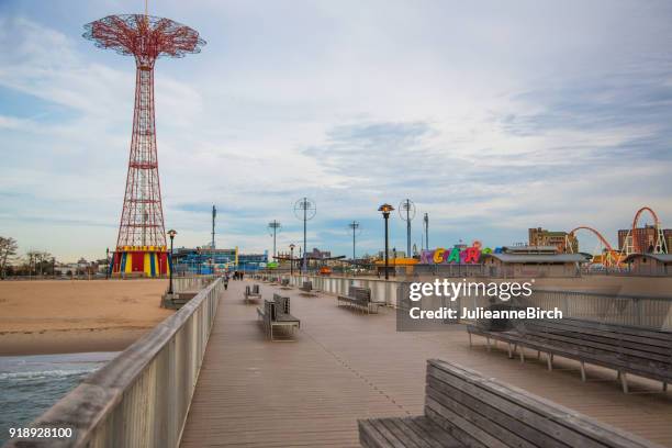 coney island, new york, luna park amusements öde utanför säsongen - brooklyn bights bildbanksfoton och bilder