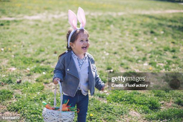 vakantieplezier - bunny ears stockfoto's en -beelden