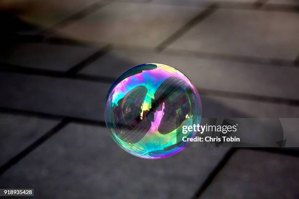 colorful soap bubble with dark background - bellenblaas stockfoto's en -beelden
