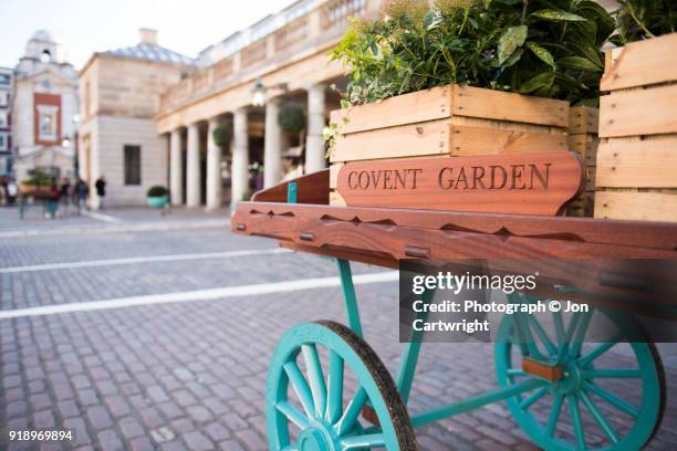 a cart and crates in covent garden - covent garden 個照片及圖片檔