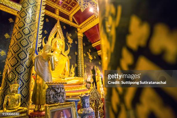 phra phuttha chinnarat is one of the most beautiful buddha image in thailand is a public buddha statue - phitsanulok province stock pictures, royalty-free photos & images