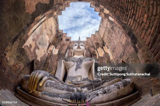 fishe eye view of ancient buddha statue. sukhothai historical park, sukhothai province, thailand - phuket province stockfoto's en -beelden