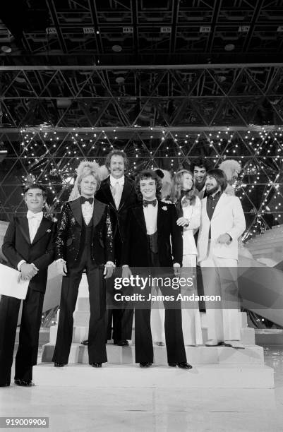 Paris - from left to right : French actor Jean-Claude Brialy, french singer Claude François, american singer Mort Shuman, french singers Michel...