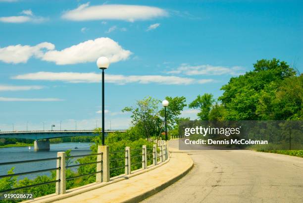 road along ottawa river, and macdonald-cartier bridge, ottawa, ontario, canada - dennis mccoleman imagens e fotografias de stock