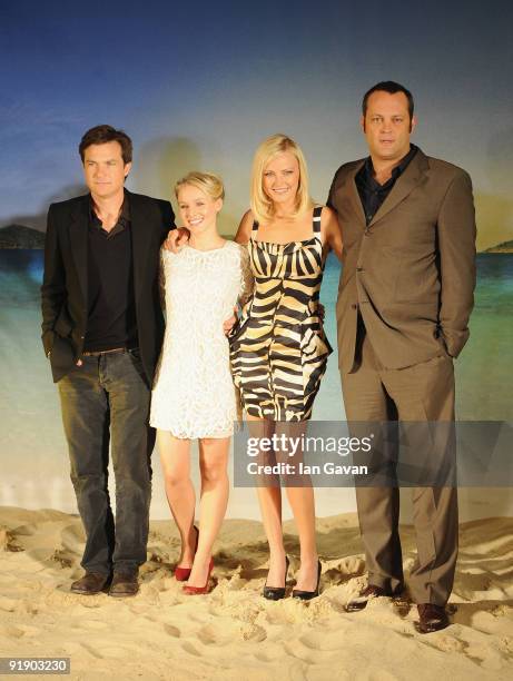 Jason Bateman, Kristen Bell, Malin Akerman and Vince Vaughn attend the 'Couples Retreat' photocall at Claridge's on October 15, 2009 in London,...