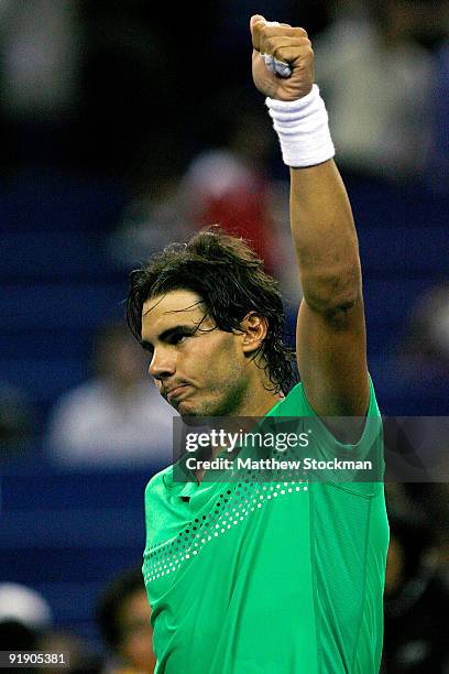 Rafael Nadal of Spain acknowledges the crowd afer his victory over Tommy Robredo during day five of the 2009 Shanghai ATP Masters 1000 at Qi Zhong...