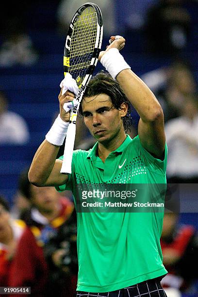 Rafael Nadal of Spain acknowledges the crowd afer his victory over Tommy Robredo during day five of the 2009 Shanghai ATP Masters 1000 at Qi Zhong...
