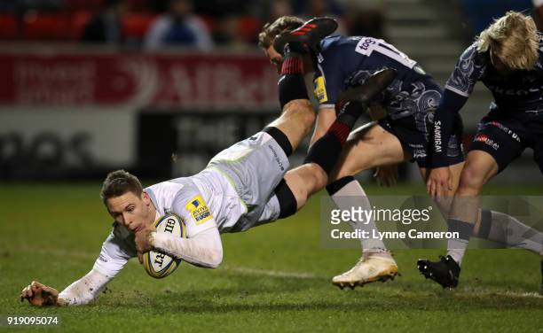 Liam Williams of Saracens scores a try during the Aviva Premiership match between Sale Sharks and Saracens at AJ Bell Stadium on February 16, 2018 in...