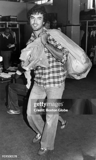 Boston Red Sox Dwight Evans leaves the clubhouse with his belongings in a trash bag during the player strike at Fenway Park in Boston, May 22, 1980....