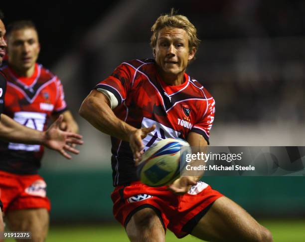 Jonny Wilkinson looks to feed a pass during the Toulon v Saracens Amlin Challenge Cup Pool three match at the Stade Felix Mayol on October 15, 2009...