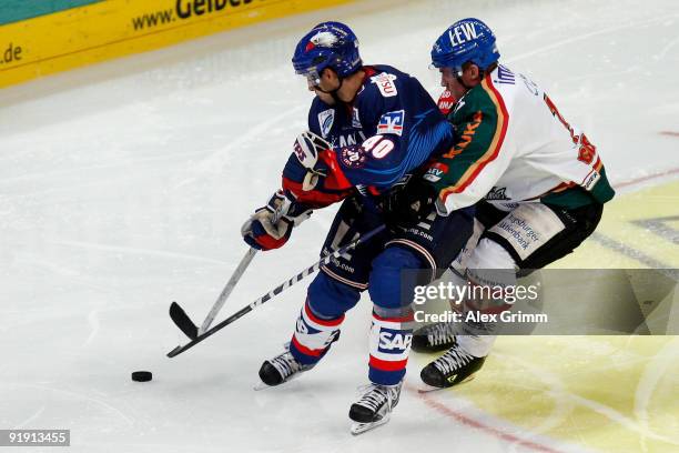 Francois Methot of Mannheim is challenged by Rhett Gordon of Augsburg during the DEL match between Adler Mannheim and Augsburger Panther at the SAP...