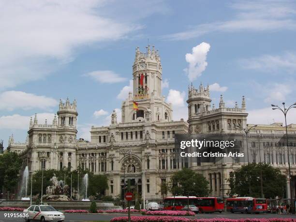 Palace of Telecommunications of Madrid in the Seat of Cibeles.En the central tower, logotipo of Madrid 2012, city candidate.