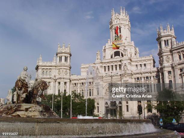 Palace of Telecommunications of Madrid in the Seat of Cibeles.En the central tower, logotipo of Madrid 2012, city candidate. Â