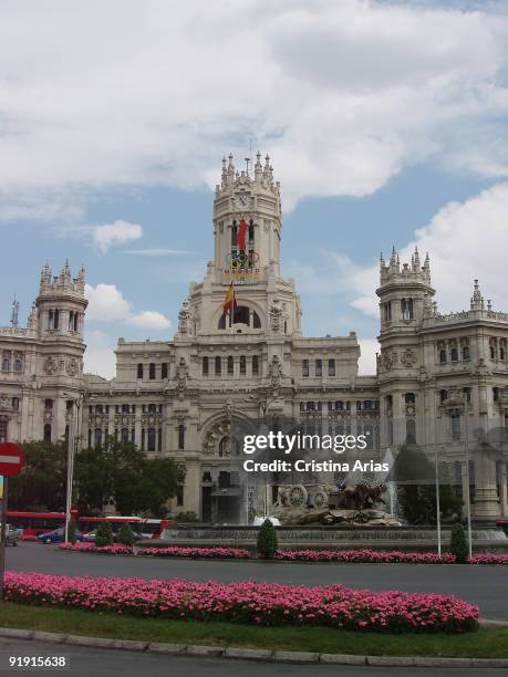 Palace of Telecommunications of Madrid in the Seat of Cibeles.En the central tower, logotipo of Madrid 2012, city candidate.