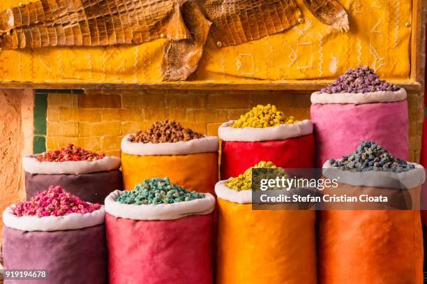 herbs and dry flowers for sale in marrakesh souks - médina photos et images de collection