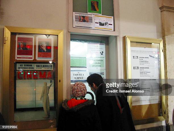 Pair removing entered the ticket office from the Theater Calderón Valladolid 2003