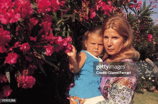 Cayetana Fitz James, Duchess of Dawn with its Eugenia daughter