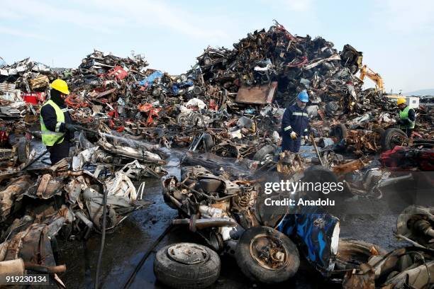 Scrap Jobs Scrap Yard Worker Photos and Premium High Res Pictures - Getty Images