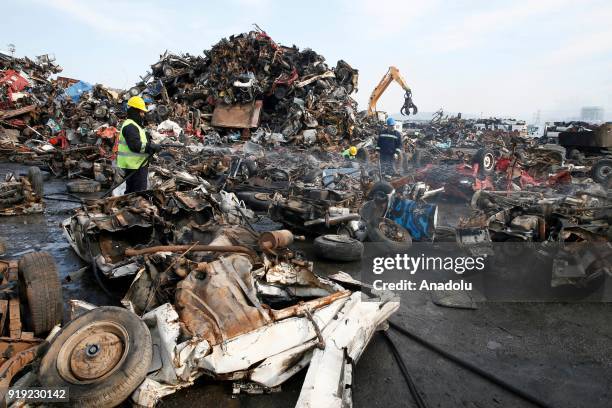 Scrap Jobs Scrap Yard Worker Photos and Premium High Res Pictures - Getty Images