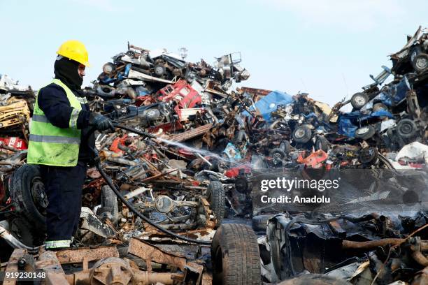 Scrap Jobs Scrap Yard Worker Photos and Premium High Res Pictures - Getty Images