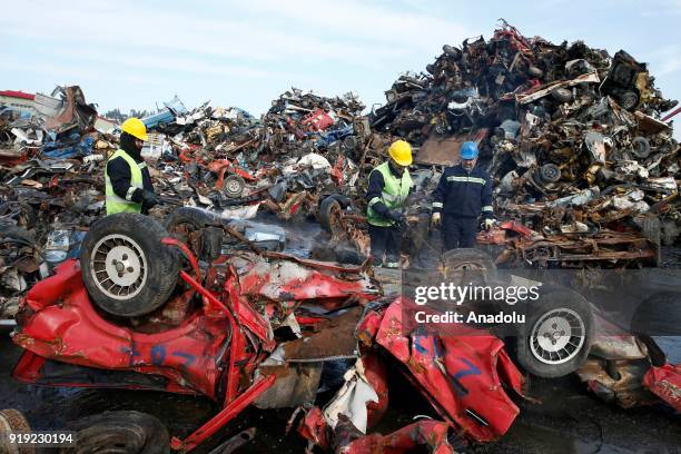Scrap Jobs Scrap Yard Worker Photos and Premium High Res Pictures - Getty Images