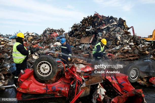 Scrap Jobs Scrap Yard Worker Photos and Premium High Res Pictures - Getty Images