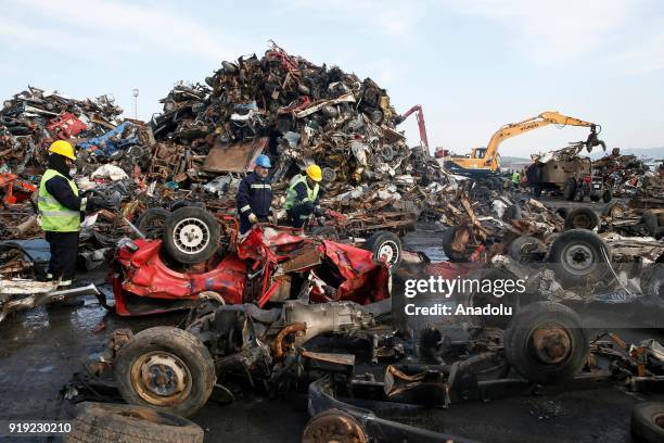 Scrap Jobs Scrap Yard Worker Photos and Premium High Res Pictures - Getty Images