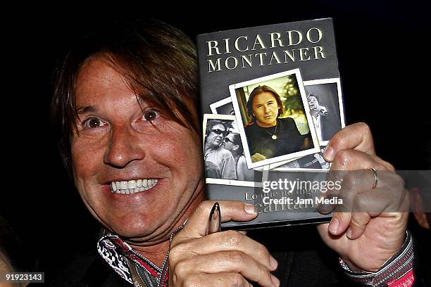 Ricardo Montaner poses for a photograph during the presentation of his book 'Lo que no digo cantando' at Facilities of the Bookshop on October 15,...