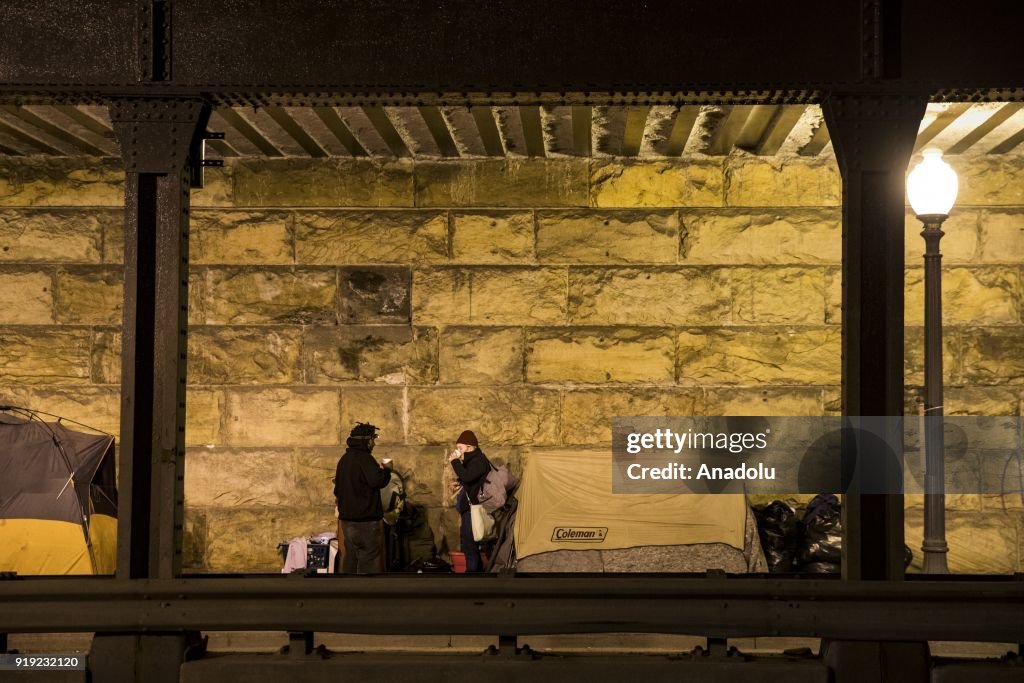 Freezing weather threatens lives of homeless in USA