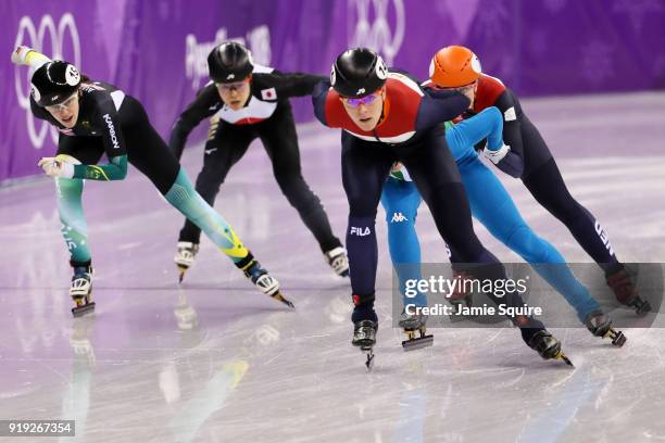 Suzanne Schulting of the Netherlands, Arianna Fontana of Italy, Jorien ter Mors of the Netherlands, Deanna Lockett of Australia and Sumire Kikuchi of...