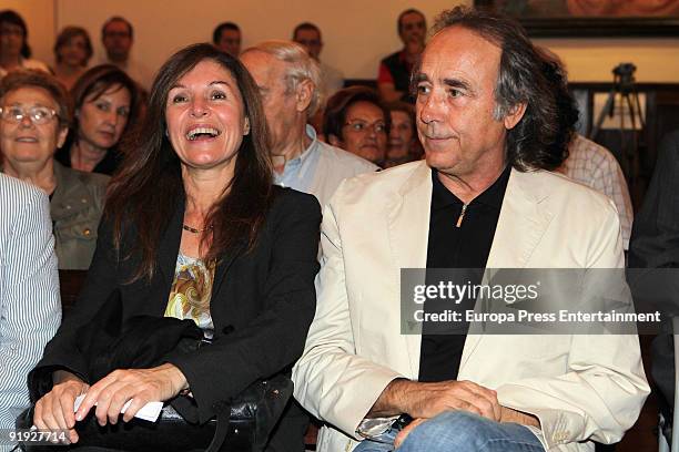 Singer Joan Manuel Serrat speaks with Candela Tiffon as he receives the Golden Medal Award from the city of Esplugues de Llobregat, at the Esplugues...