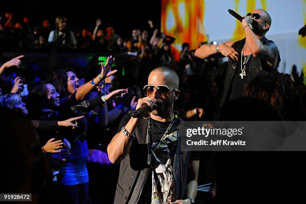 Wizin Rapper 6,911 Wisin Photos & High Res Pictures - Getty Images