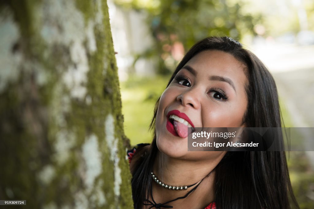 幸せな若い女性