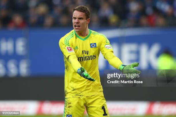 Christian Mathenia of Hamburg argues with his team during the Bundesliga match between Hamburger SV and Bayer 04 Leverkusen at Volksparkstadion on...