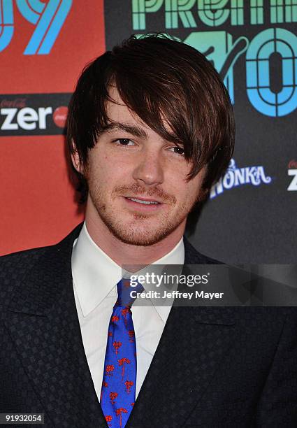 Actor Drake Bell arrives at Los Premios MTV 2009 Gibson Amphitheatre on October 15, 2009 in Universal City, California.
