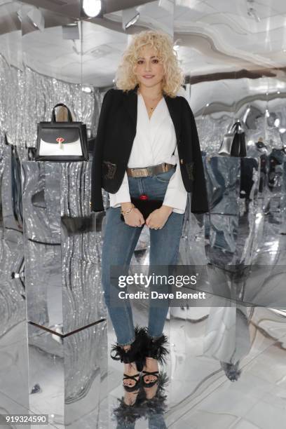 Pixie Lott attends the Lulu Guinness AW18 London Fashion Week presentation on February 17, 2018 in London, England.