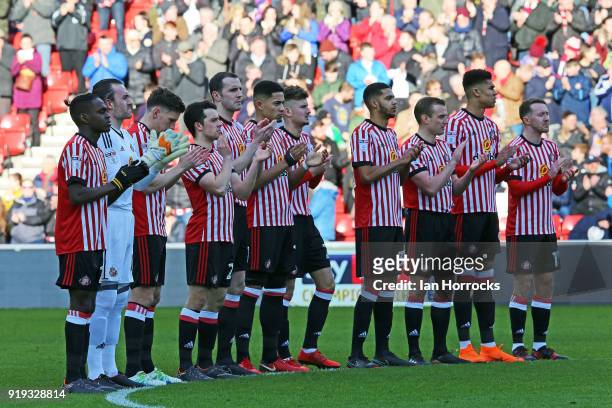 Sunderland players observe a minute's applause for the passing of former player Liam Miller during the Sky Bet Championship match between Sunderland...