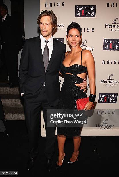 Halle Berry attends Keep A Child Alive�s 6th Annual Black Ball hosted by Alicia Keys and Padma Lakshmi at Hammerstein Ballroom on October 15, 2009 in...