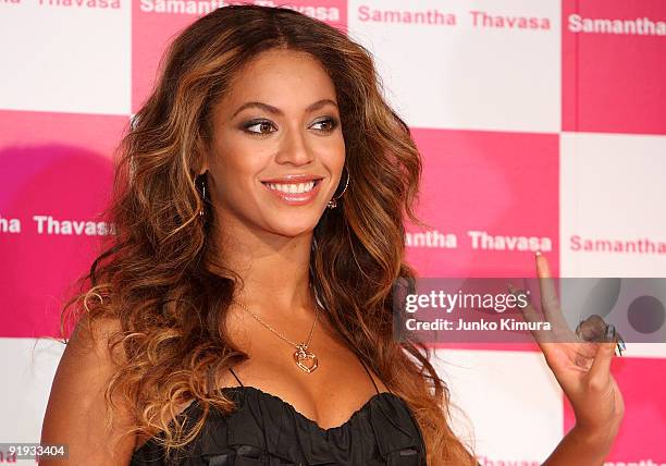 Singer Beyonce attends 'Samantha Thavasa / Special Meet and Greet with Beyonce' at Studio Mouris Roppongi on October 16, 2009 in Tokyo, Japan.